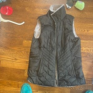 Women’s reversible northface vest, L